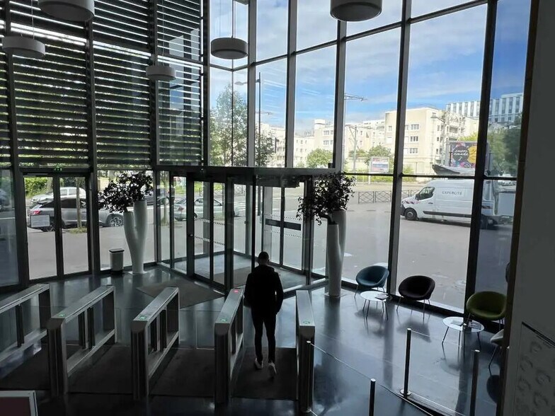 15 Avenue Du Centre, Guyancourt en alquiler - Vestíbulo - Imagen 3 de 8