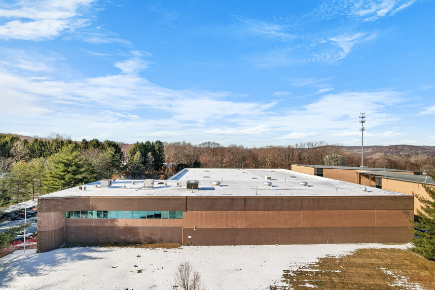 12 Wright Way, Oakland, NJ en alquiler - Foto del edificio - Imagen 1 de 16