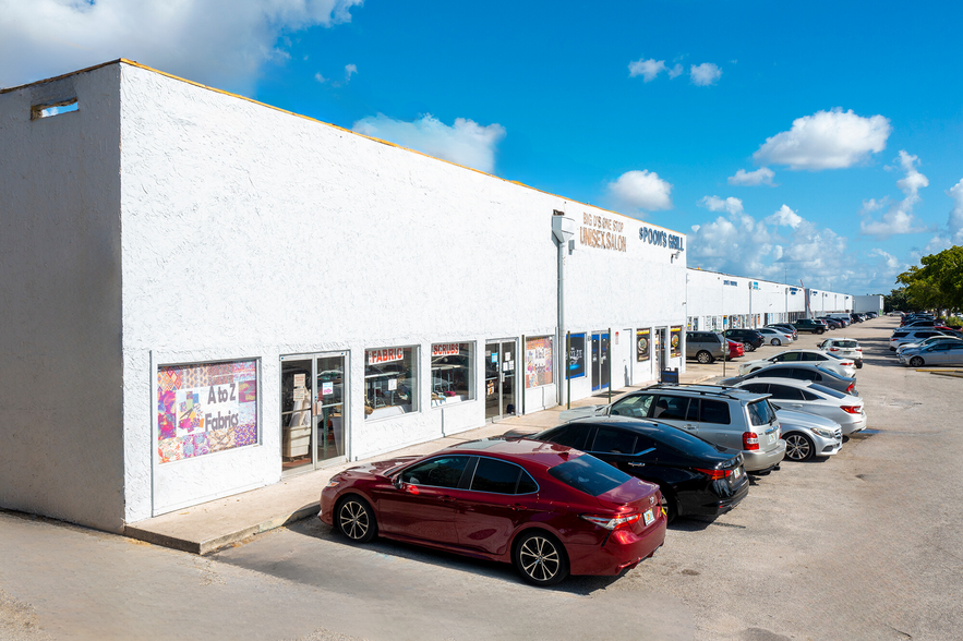 3927-3999 NW 19th St, Lauderdale Lakes, FL en alquiler - Foto del edificio - Imagen 2 de 5