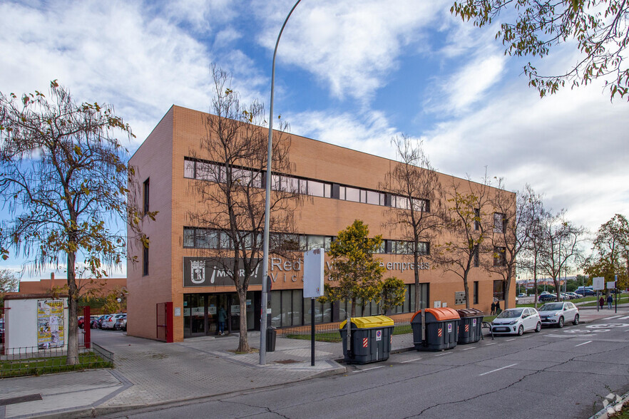 Calle Villablanca, 83, Madrid, Madrid en alquiler - Foto del edificio - Imagen 2 de 2