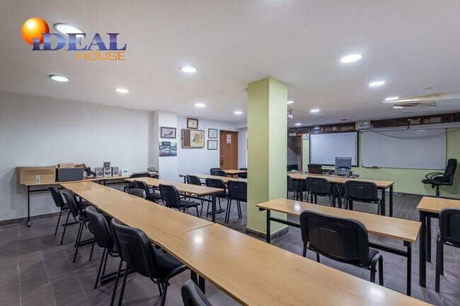 Más detalles de Calle Andorra, 1-1, Granada - Oficina en venta