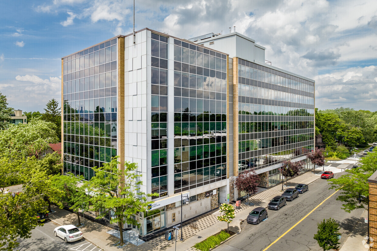 2-14 Boul Désaulniers, Saint-lambert, QC en alquiler Foto del edificio- Imagen 1 de 10