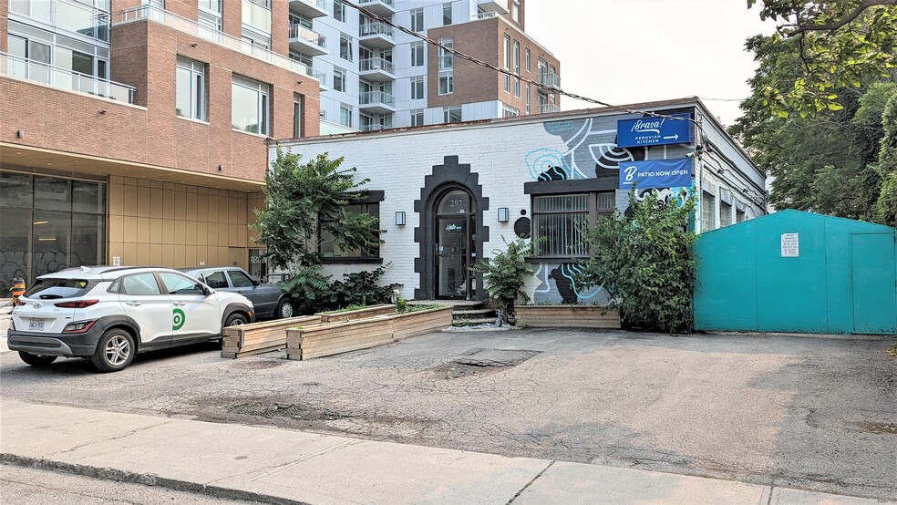 297 Campbell Ave, Toronto, ON en venta - Foto del edificio - Imagen 3 de 9