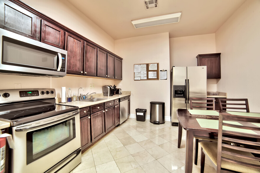 2534 Anthem Village Dr, Henderson, NV en alquiler - Foto del interior - Imagen 3 de 11