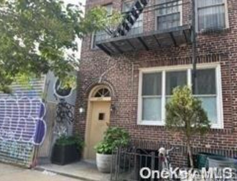 240 Powers St, Brooklyn, NY en venta - Foto del edificio - Imagen 1 de 10