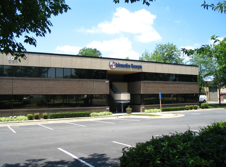 503 Carlisle Dr, Herndon, VA en alquiler - Foto del edificio - Imagen 1 de 33