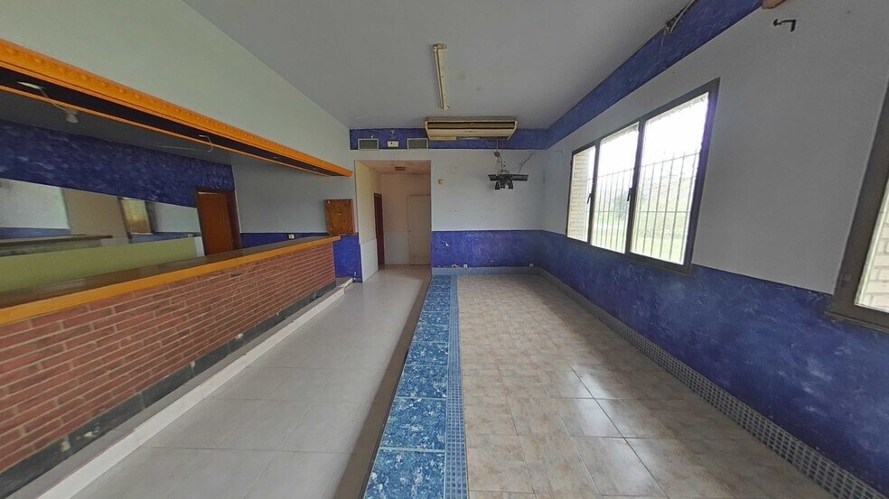 Local en Zúñiga en venta - Foto del edificio - Imagen 2 de 23