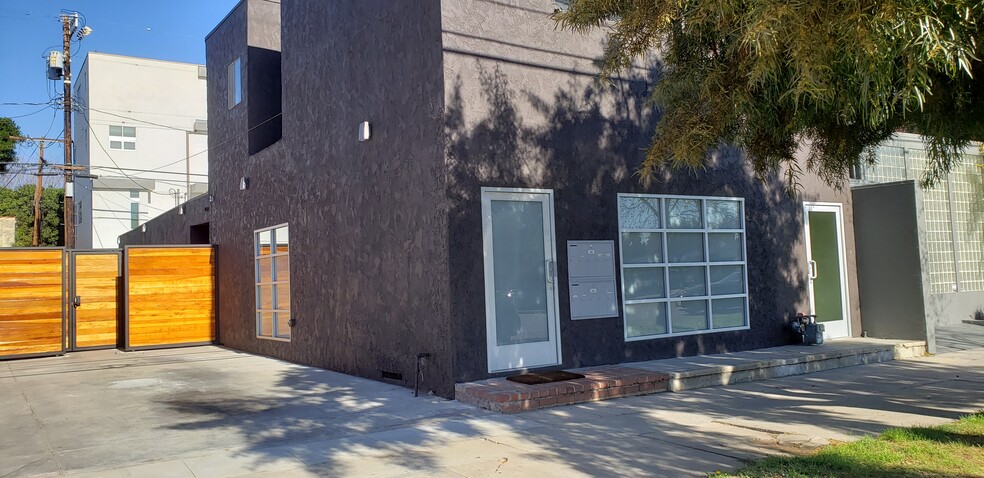 8727 Venice Blvd, Los Angeles, CA en alquiler - Foto del edificio - Imagen 1 de 2