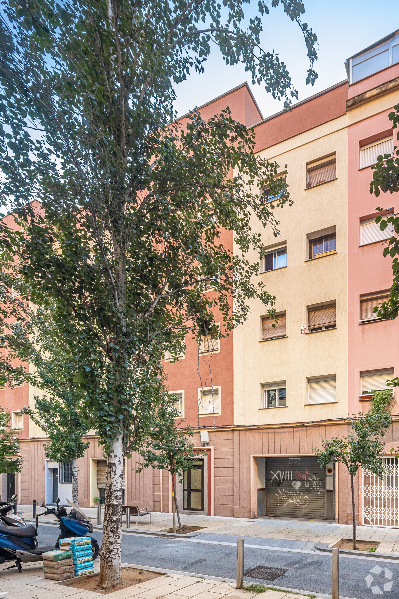 Edificio residencial en Barcelona, Barcelona en venta Foto principal- Imagen 1 de 2