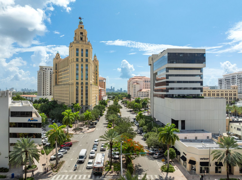 150 Alhambra Cir, Coral Gables, FL en alquiler - Foto del edificio - Imagen 3 de 17