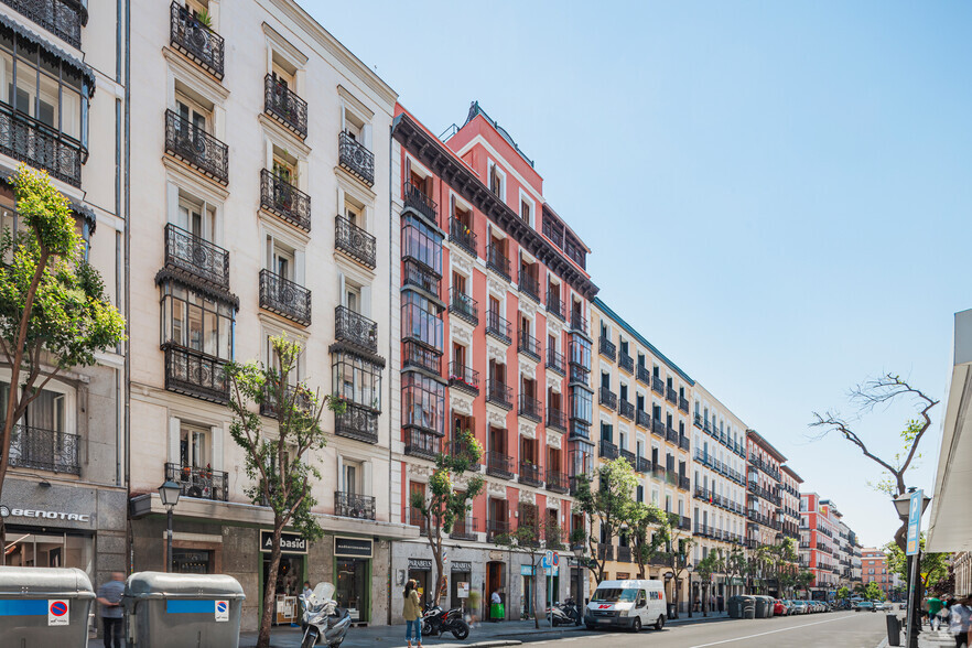 Edificios residenciales en Madrid, MAD en venta - Foto del edificio - Imagen 2 de 2