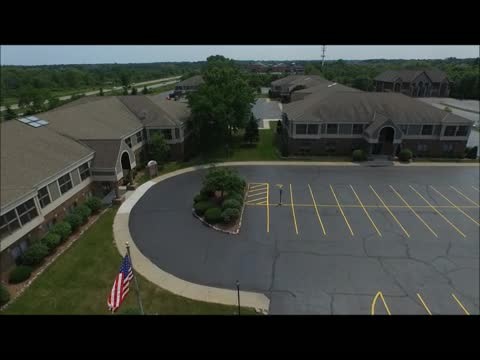 1017 W Glen Oaks Ln, Mequon, WI en alquiler - Vídeo de anuncio comercial - Imagen 2 de 6