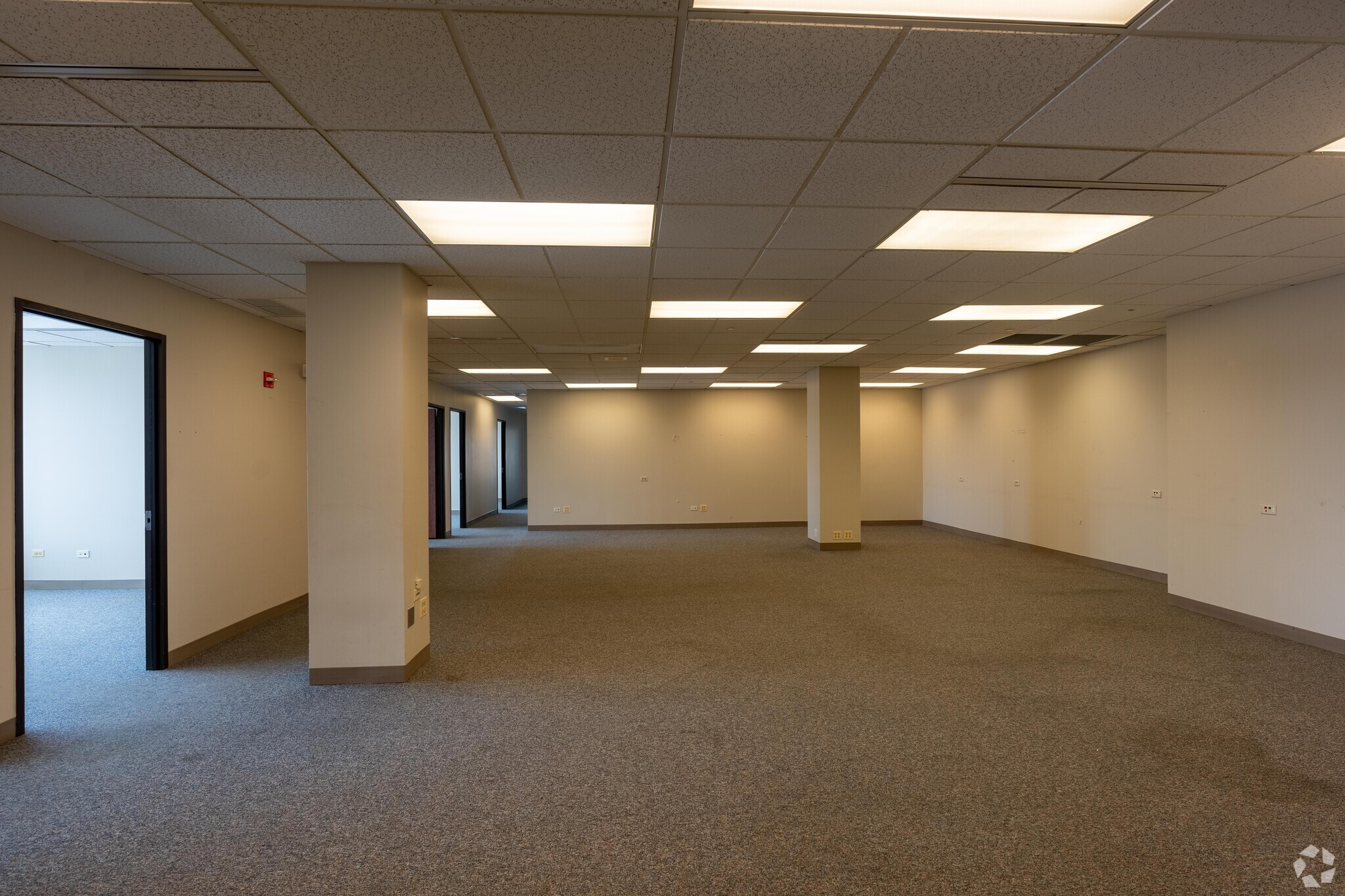 701 Lee St, Des Plaines, IL en alquiler Foto del interior- Imagen 1 de 11