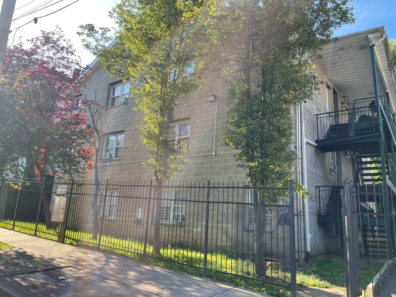 150 Hendricks Ave, Staten Island, NY en venta - Foto del edificio - Imagen 2 de 2