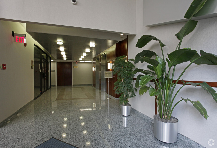 300 S Pine Island Rd, Plantation, FL en alquiler - Lobby - Imagen 2 de 24