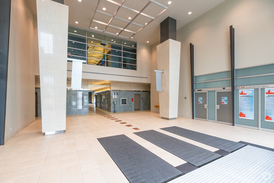 5800 Hurontario St, Mississauga, ON en alquiler - Lobby - Imagen 2 de 6