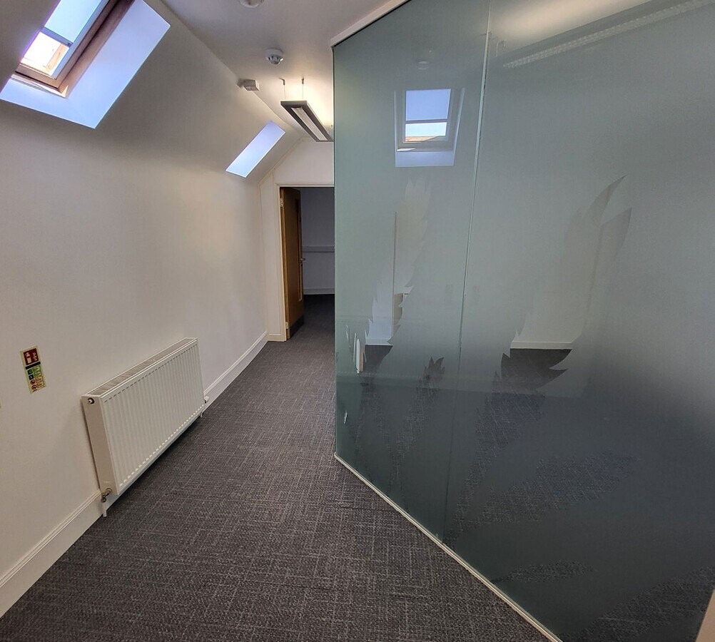 2-5 Mayfield, Dingwall, HLD IV15 9ST - Unidad 2 - - Foto del interior - Image 2 of 3