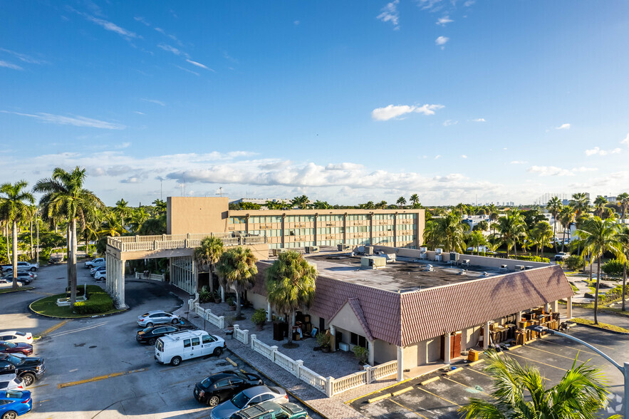 16805 NW 12th Ave, Miami, FL en alquiler - Foto del edificio - Imagen 1 de 9