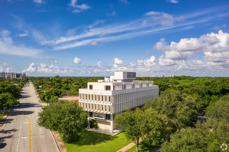 400 University Dr, Coral Gables, FL en alquiler - Foto del edificio - Imagen 2 de 4