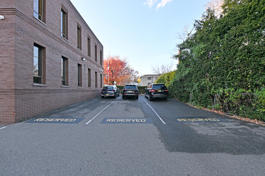 179 S Maple Ave, Ridgewood, NJ en venta - Foto del edificio - Imagen 2 de 53