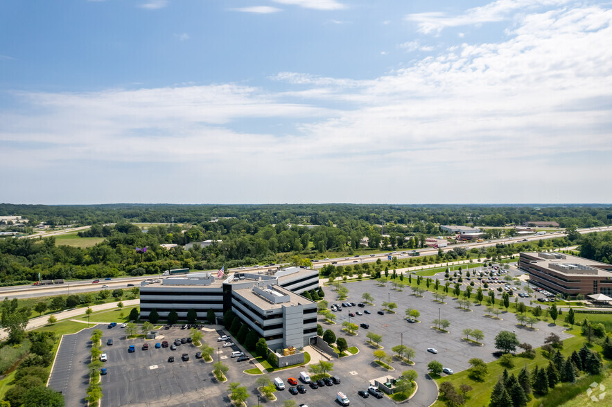 2000 E Taylor Rd, Auburn Hills, MI en alquiler - Vista aérea - Imagen 3 de 13