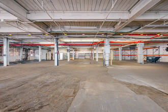 236-276 Greenpoint Ave, Brooklyn, NY en alquiler Foto del interior- Imagen 2 de 6