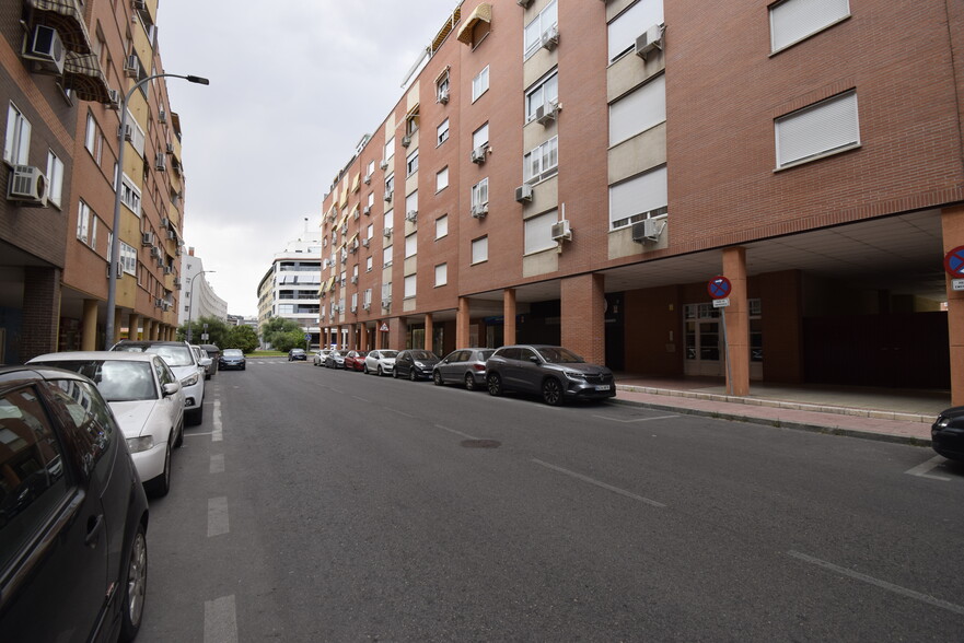 Calle Dámaso Alonso, Alcalá de Henares, Madrid en venta - Foto del edificio - Imagen 2 de 4