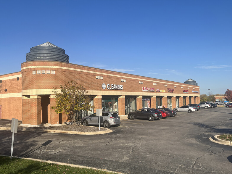 335-411 E Geneva Rd, Carol Stream, IL en alquiler - Foto del edificio - Imagen 2 de 12