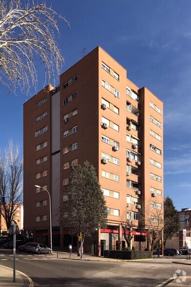 Calle De Callao, 42, Fuenlabrada, Madrid en alquiler - Foto del edificio - Imagen 2 de 2