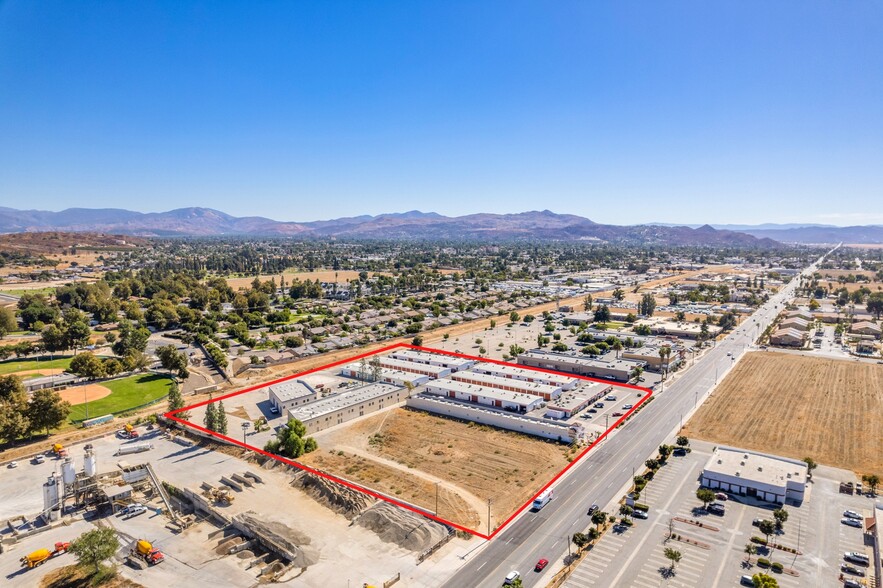 1000 N State St, Hemet, CA en venta - Foto del edificio - Imagen 2 de 11