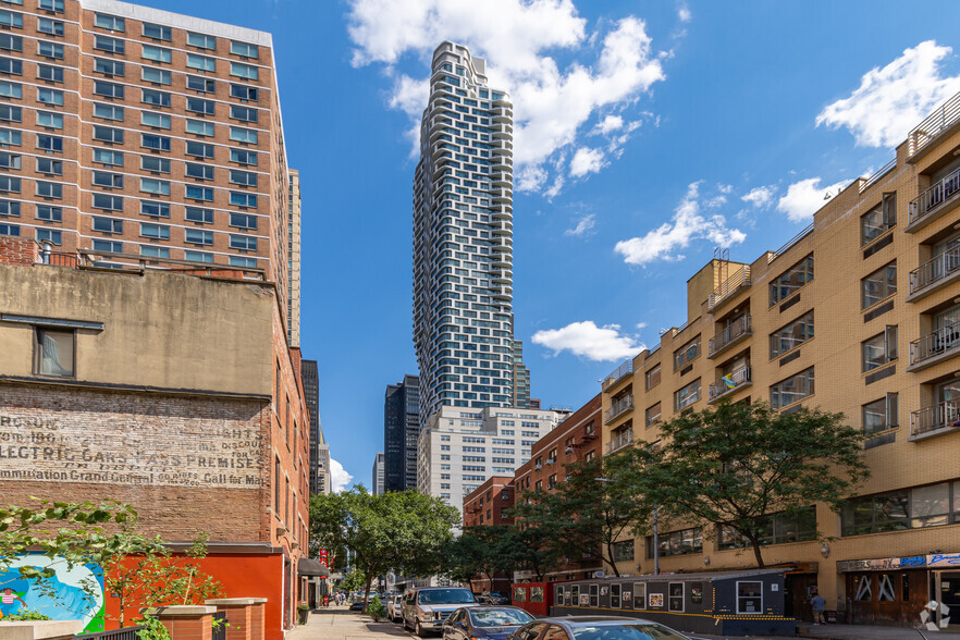 242 W 53rd St, New York, NY en alquiler - Foto del edificio - Imagen 1 de 20