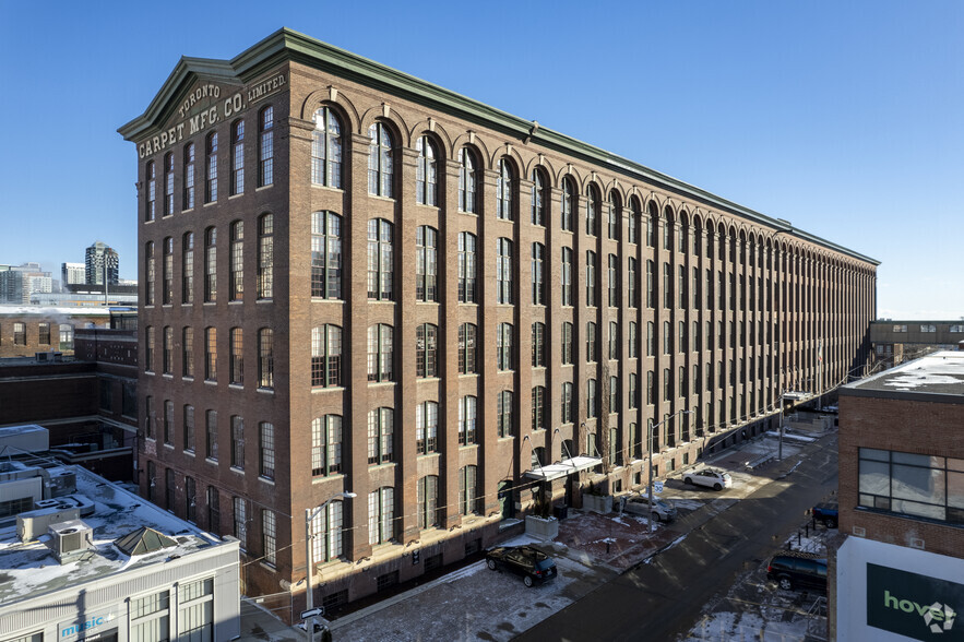 72-74 Fraser Ave, Toronto, ON en alquiler - Foto del edificio - Imagen 1 de 5