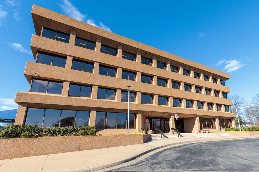 7814 Carousel Ln, Richmond, VA en alquiler - Foto del edificio - Imagen 2 de 5