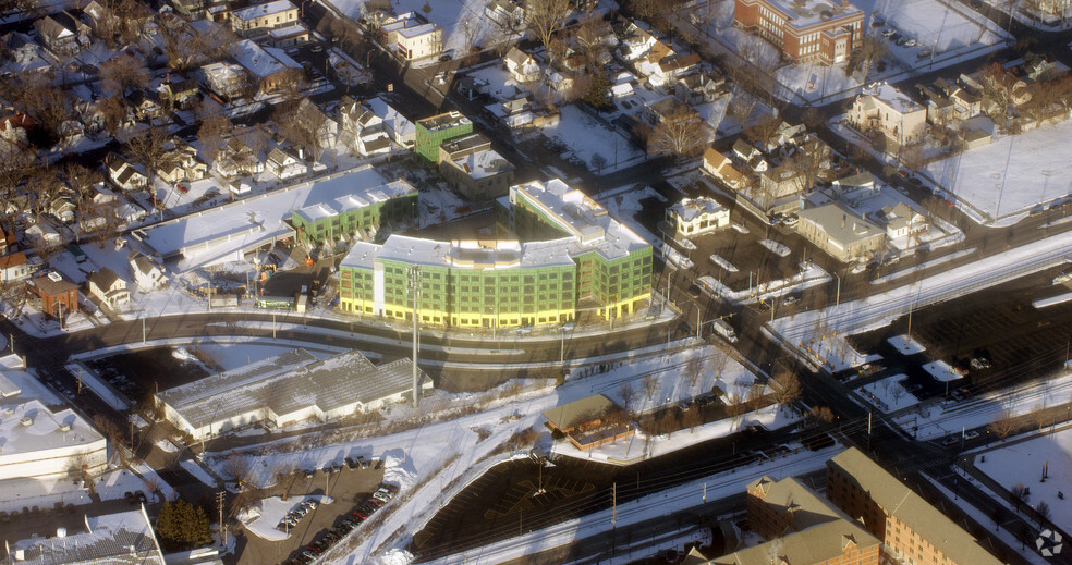 616 Fulton St W, Grand Rapids, MI en alquiler - Vista aérea - Imagen 3 de 64