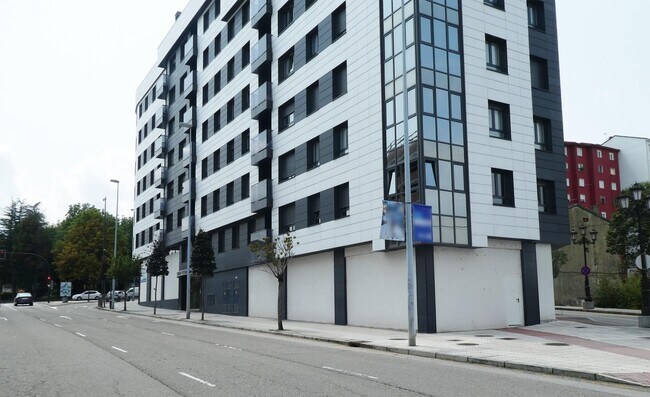 Más detalles de Calle Alejandro Casona, 48, Oviedo - Local en alquiler