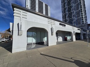 12056 Jasper Av NW, Edmonton, AB en alquiler Foto del edificio- Imagen 1 de 8