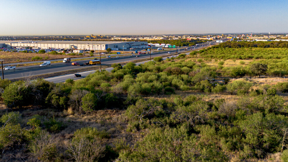 4261 IH-35 Expy, New Braunfels, TX en venta - Foto del edificio - Imagen 3 de 7