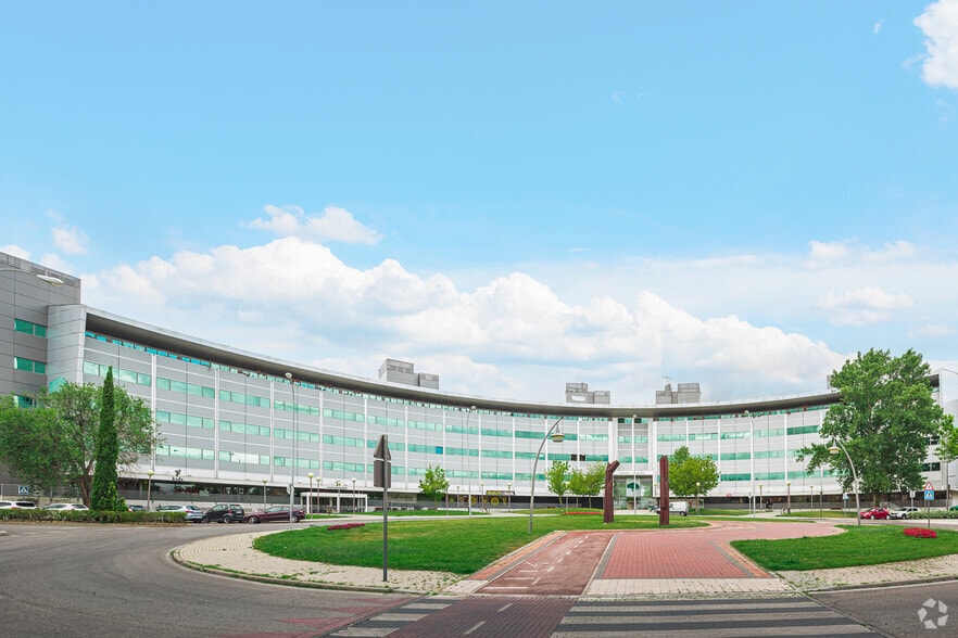 Plaza de la Encina, 10-11, Tres Cantos, Madrid en alquiler - Foto del edificio - Imagen 2 de 6