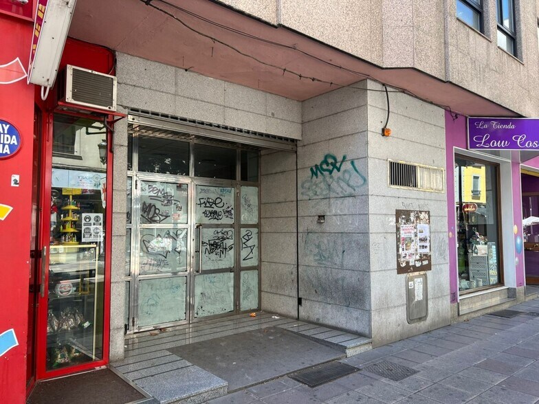 Local en León, León en venta - Foto del edificio - Imagen 2 de 15