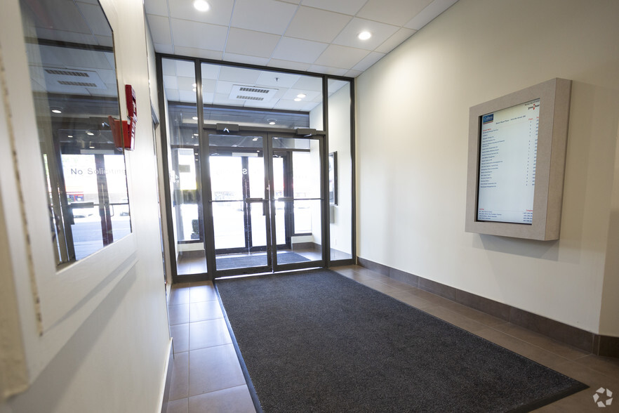 1414 8th St SW, Calgary, AB en alquiler - Lobby - Imagen 3 de 12