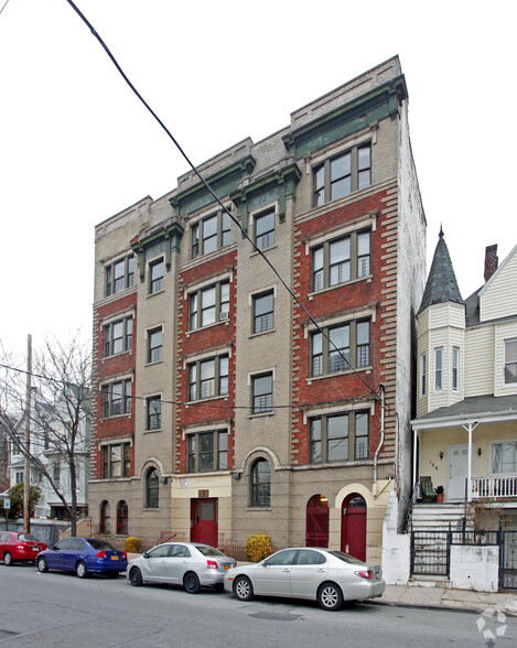 156 Woodworth Ave, Yonkers, NY en venta - Foto principal - Imagen 1 de 79