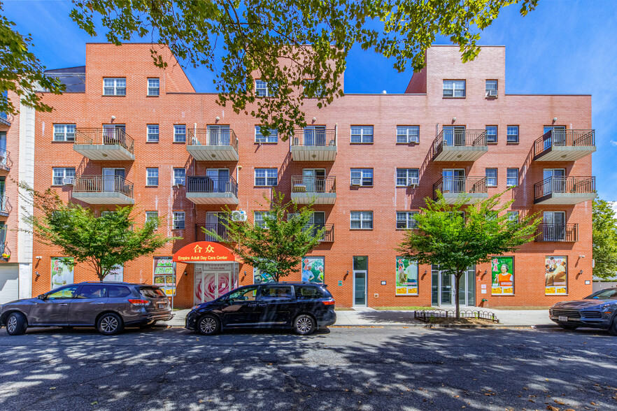 7159 160th St, Flushing, NY en venta - Foto del edificio - Imagen 1 de 15