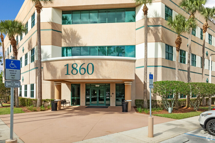 1860 SW Fountainview Blvd, Port Saint Lucie, FL en alquiler - Foto del edificio - Imagen 3 de 5