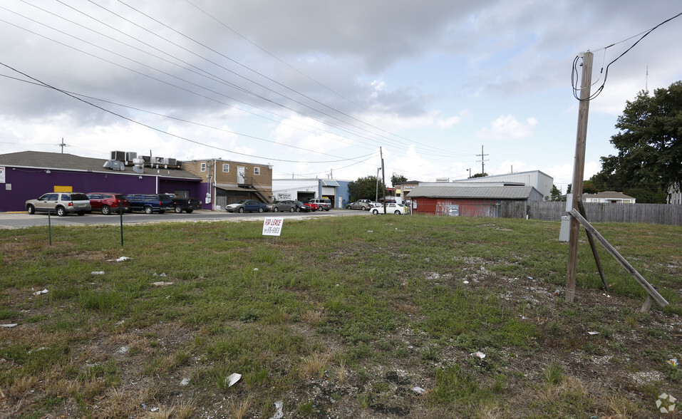 201-203 E Judge Perez Dr, Chalmette, LA en alquiler - Foto del edificio - Imagen 2 de 2