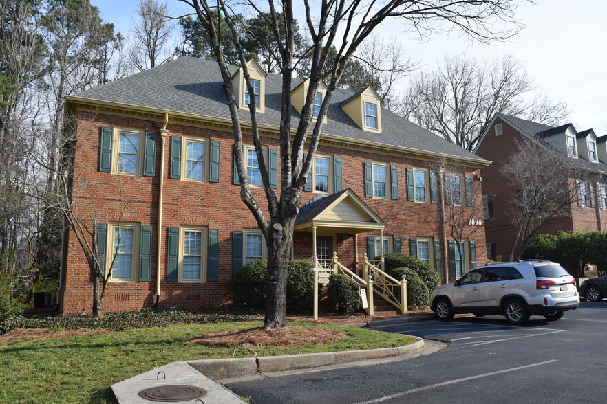 1090 Cambridge Sq, Alpharetta, GA en venta - Foto del edificio - Imagen 2 de 4