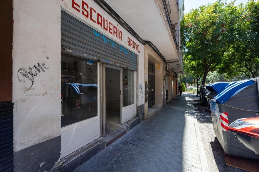 Calle Doctor Pareja Yébenes, 10, Granada, Granada en venta - Foto del edificio - Imagen 3 de 19