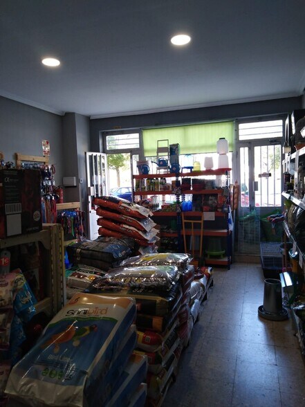 Local en Cáceres en venta - Foto del edificio - Imagen 2 de 4