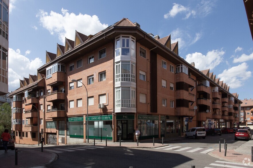 Calle Gertrudis Gómez de Avellaneda, 1, Collado Villalba, Madrid en alquiler - Foto del edificio - Imagen 2 de 2