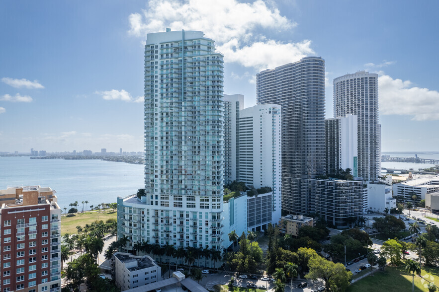 1900 N Bayshore Dr, Miami, FL en alquiler - Foto del edificio - Imagen 3 de 14