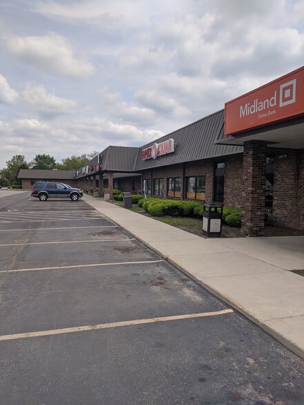 621-633 Harlem Rd, Machesney Park, IL en alquiler - Foto del edificio - Imagen 2 de 4